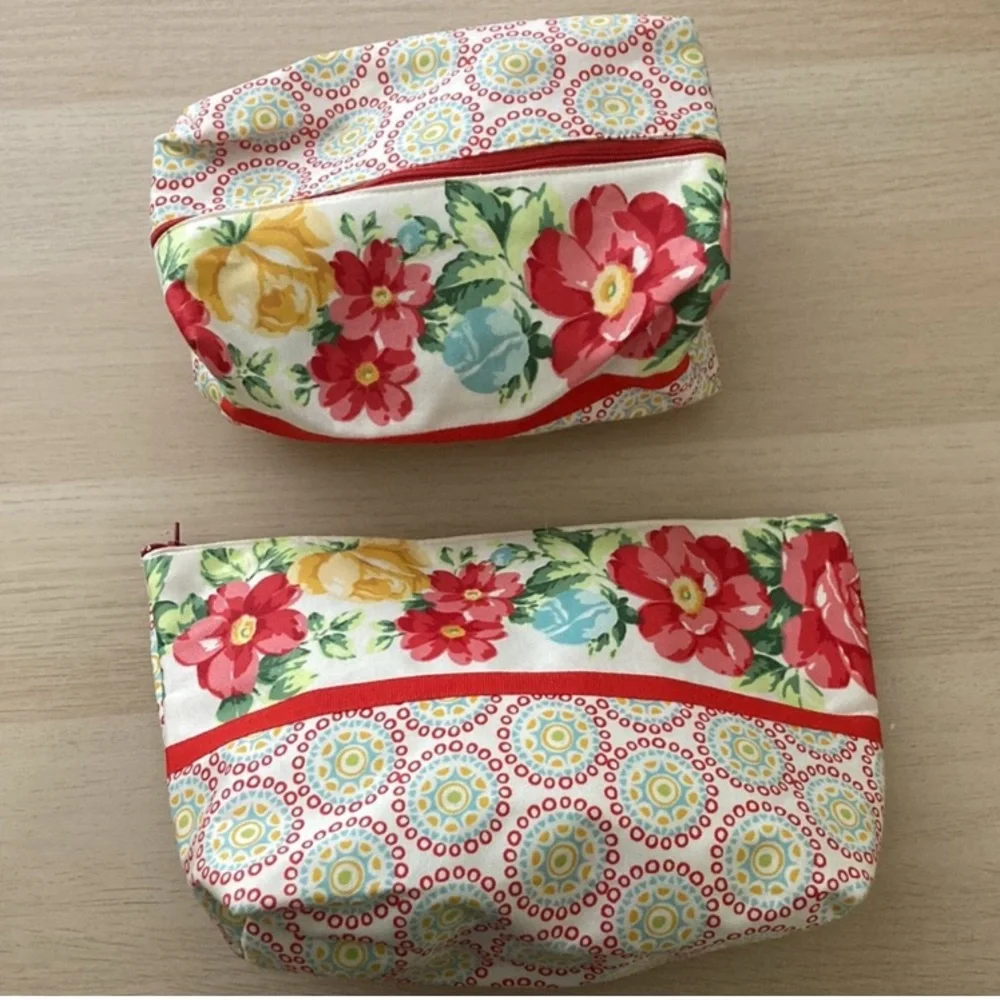 NWOT Set of 2 flora makeup or toiletry bags, large 12” small 10”, matching set